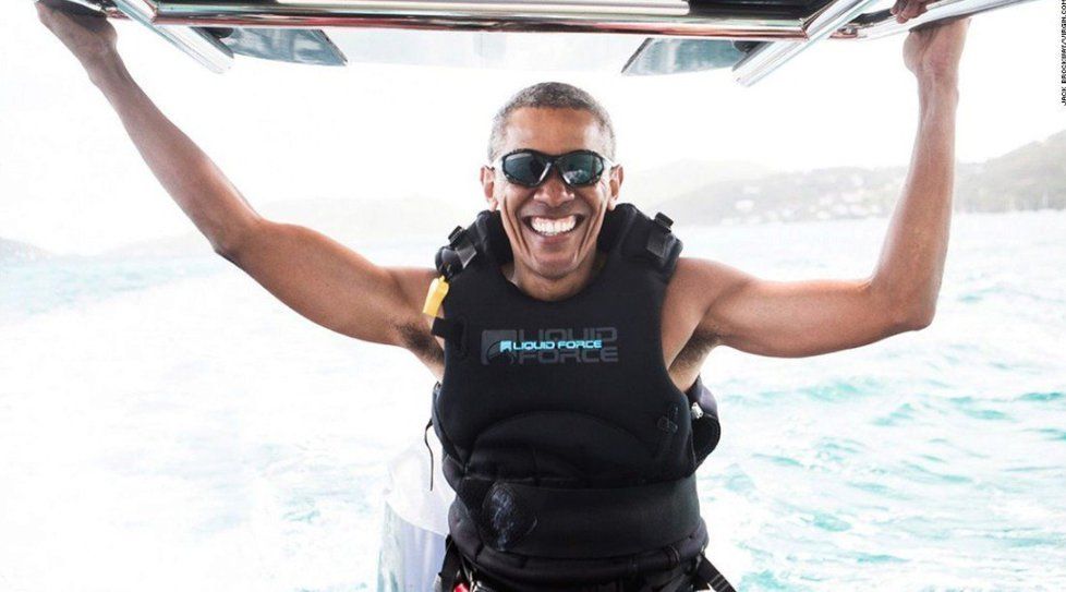 Barack Obama si svůj čas po prezidentování užívá.