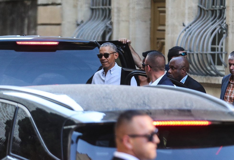 Exprezident Barack Obama s rodinou vyrazil s rodinou na dovolenou do Francie.