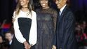 Obamovi, zleva: Malia, Michelle a Barack.
