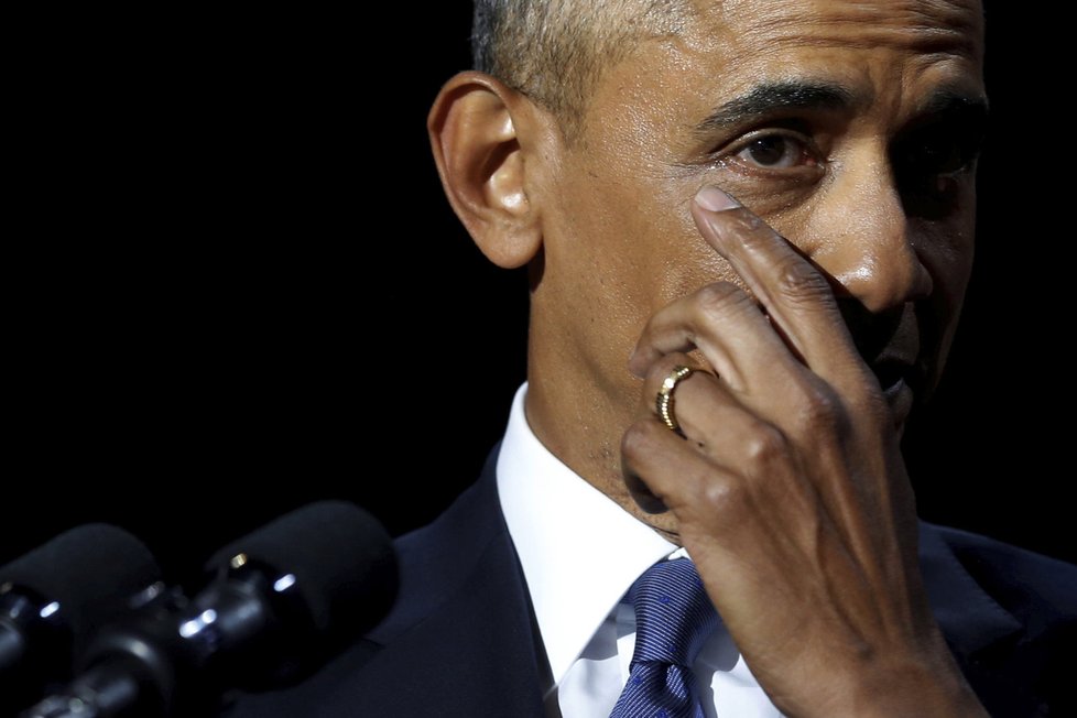 Barack Obama opět plakal.