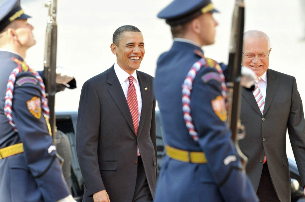 Baracka Obamu přivítal na Pražském hradě prezident Václav Klaus
