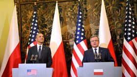 Barack Obama a Bronislaw Komorowski při tiskové konferenci