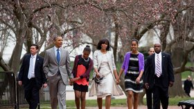 Rodina amerického prezidenta na velikonoční procházce