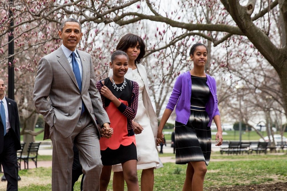 Podle některých komentátorů se dcery Baracka Obamy oblékly tak trochu jako kraslice.