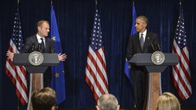 Americký prezident Barack Obama a šéf Evropské rady Donald Tusk na tiskovce ve Varšavě