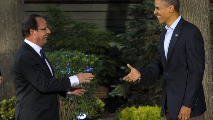 Barack Obama (vpravo) si s Francoisem Hollandem rozumí přinejmenším v ekonomických otázkách