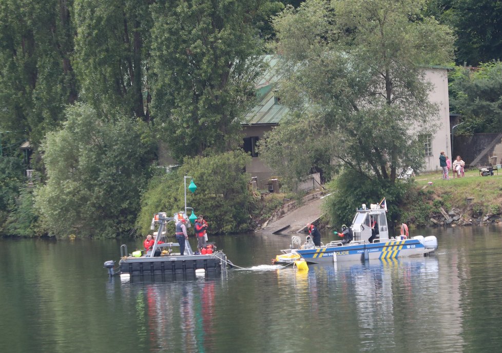 Takto probíhala záchrana potopené plachetnice Baraka pod taktovkou zkušeného potápěče Jana Žiliny.