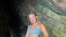 Barbara pracuje jako letuška u španělských aerolinek Vueling