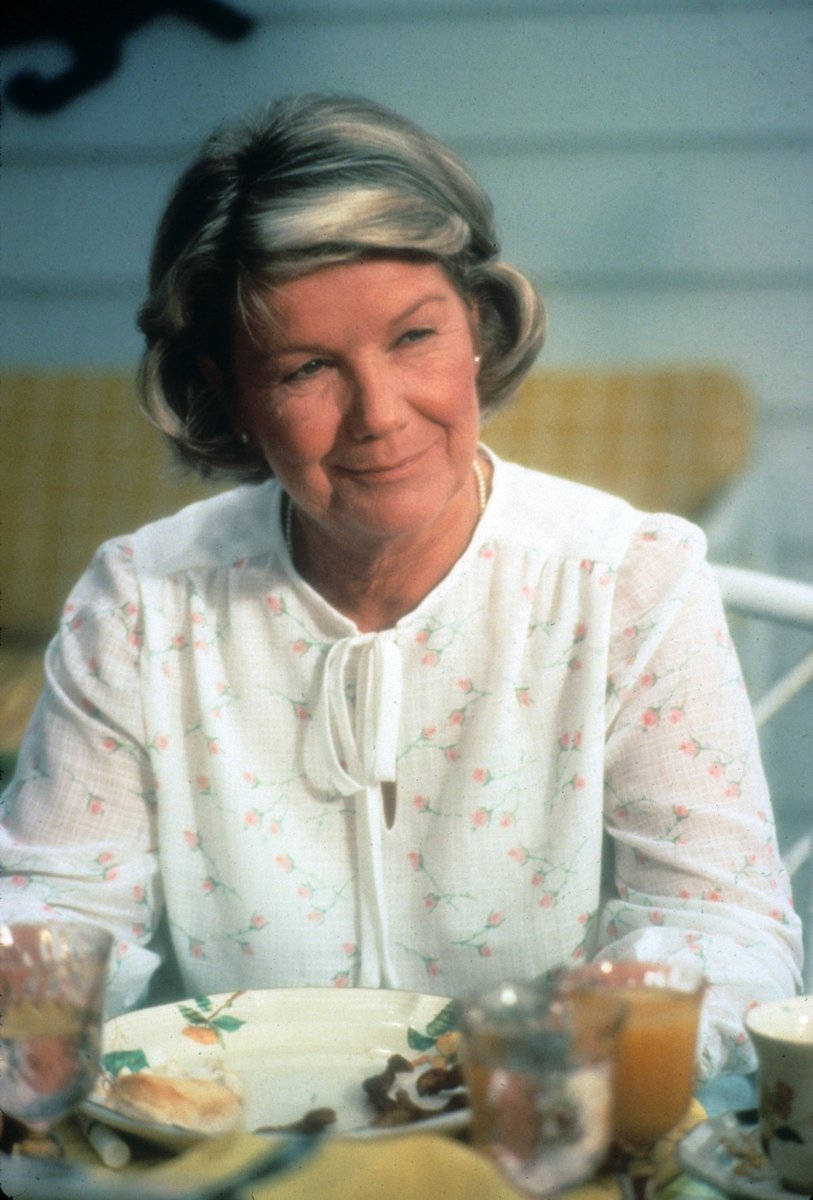 Barbara Bel Geddes jako Miss Ellie