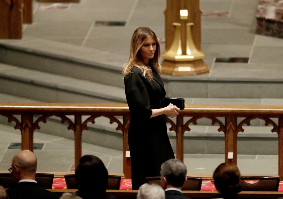 Na pohřeb bývalé první dámy Barbary Bushové přišla také první dáma Melania Trump.