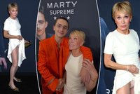 Známá podnikatelka (76) vykasala šatičky: Ukázala božské nohy i růžové kalhotky!