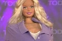 Bývalá anorektička stvořila obludnou Barbie 