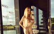 Česká Barbie Gabriela Jiráčková má ráda umělou krásu. Zatím podstoupila jen jednu plastickou operaci. Ostatní zákroky jsou pouze estetické.