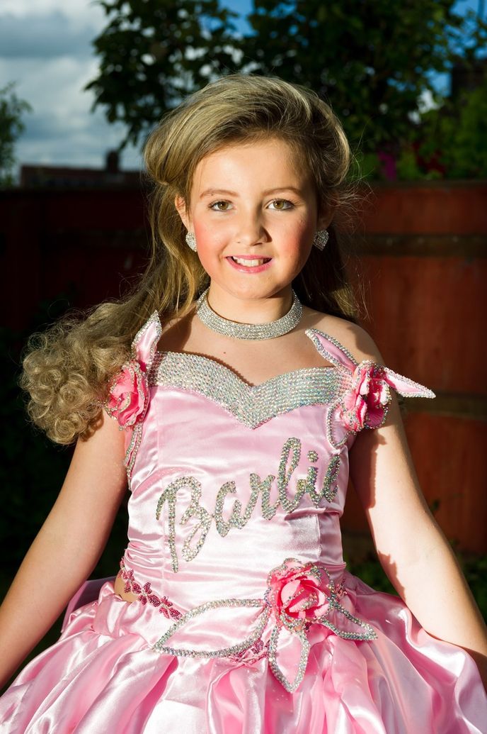 Devítiletá Barbie Loveridge ve své plné kráse Devítiletá Barbie Loveridge ve své plné kráse