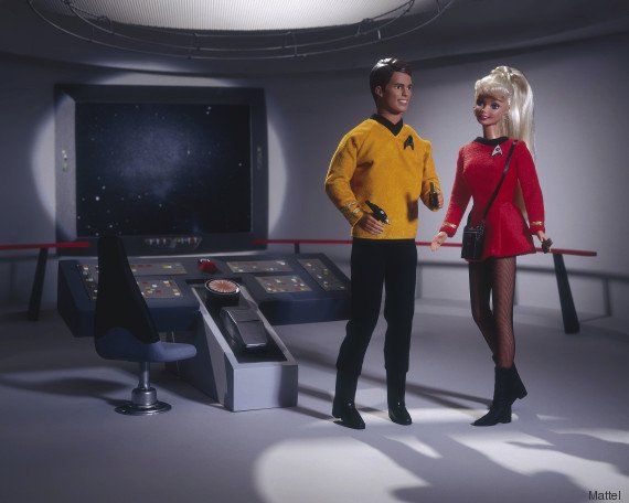 Barbie a Ken v kostýmech ze Star Treku