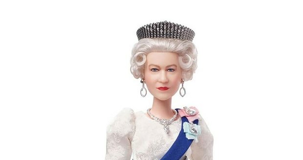 Panenka Barbie s tváří Alžběty II.