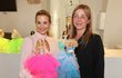 Monika Marešová a Lucie Zedníčková na výstavě panenek Barbie.