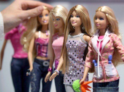 Výstava panenky Barbie při příležitosti 50. narozenin