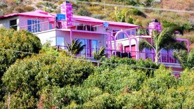 Fanoušci panenky Barbie si mohou přes Airbnb pronajmout její vilu v Malibu!
