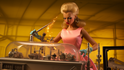 Jak by to vypadalo, kdyby Barbie sestrojila atomovou bombu?
