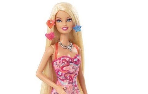Barbie není ztělesněním reálné ženy, brání se designér Matell