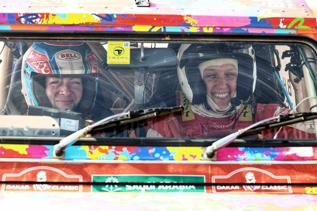 Barbora Holická a Lucie Engová na Rallye Dakar 2024