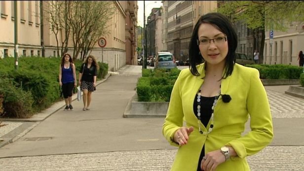 Reportérka Českého rozhlasu (dříve ČT) Barbora Kladivová bojuje proti šmejdům