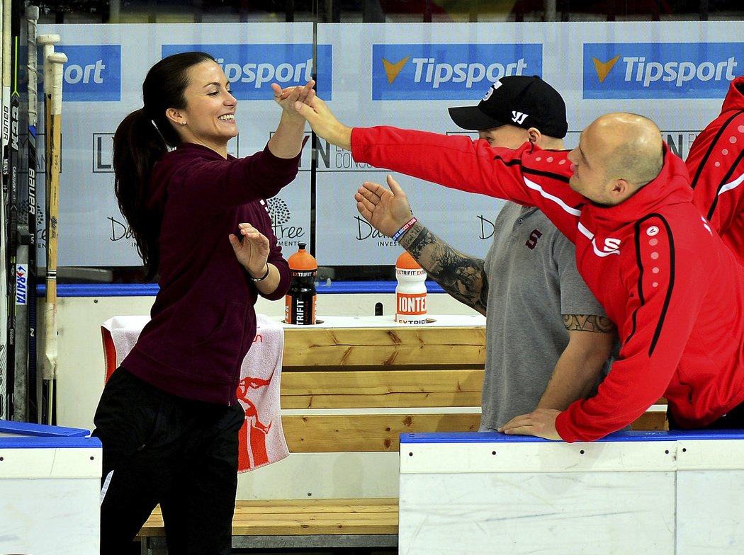 Barbora Krajsová se raduje z úspěchu sparťanského týmu