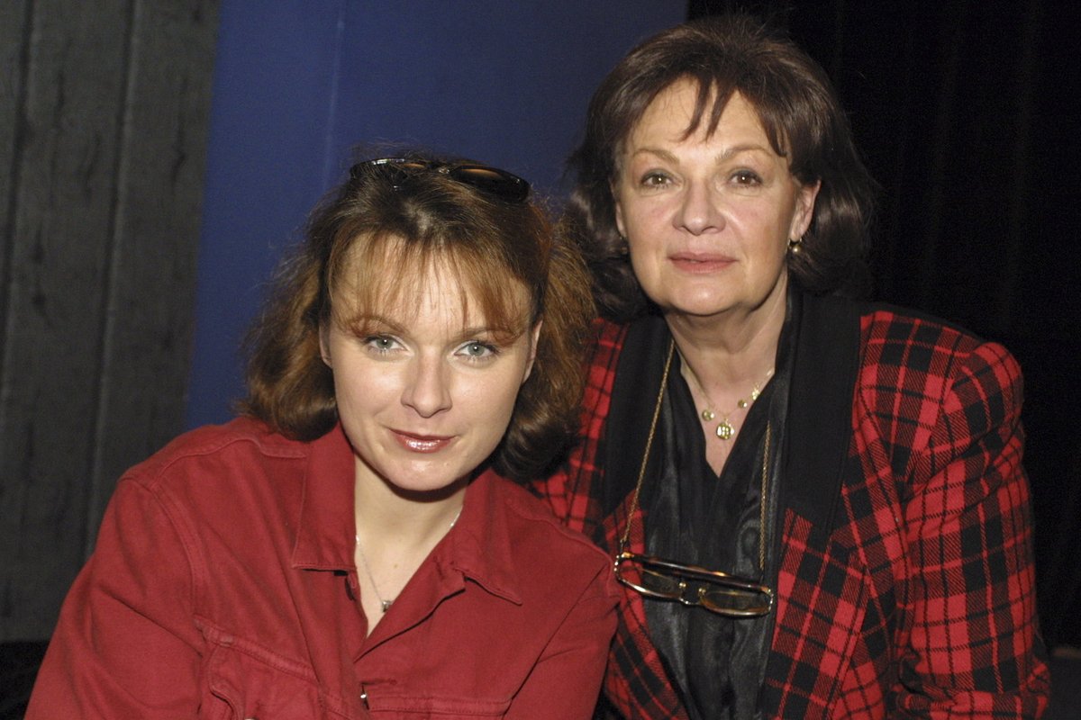 Barbora Munzarová s matkou Janou Hlaváčovou v roce 2002.