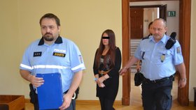 Barbora zavraždila Petra, který bránil spolužačku.