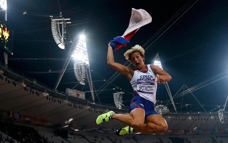 Radost Barbory Špotákové neznala mezí, olympijský stadion patřil jen jí a hrstce věrných fanoušků.