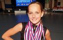 Barbora Šrámková (11 let, Kolín) má šanci zvítězit v anketě Zlatý oříšek čtenářů ABC. Dělá karibské a různé další tance a vytančila si nejen devět zlatých medailí