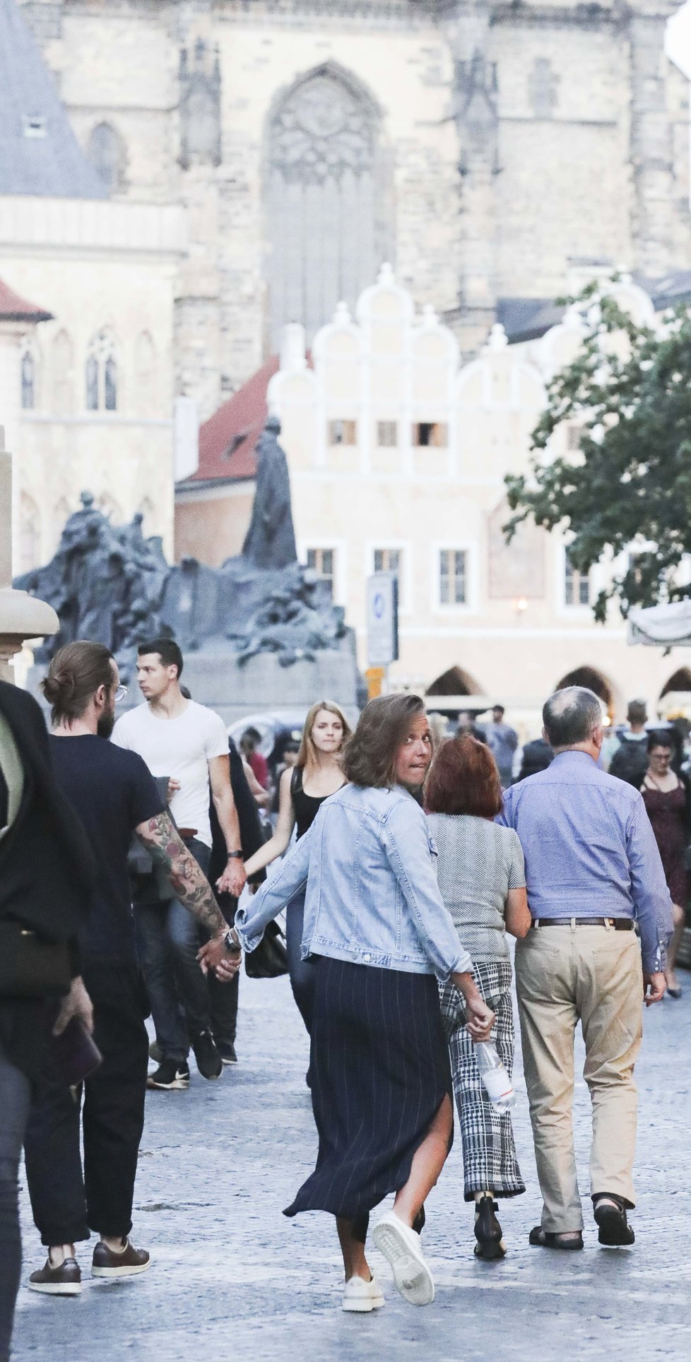 Barbora Strýcová a Petr Matějček vyrazili do centra Prahy. Nehnuli se od sebe ani na krok.