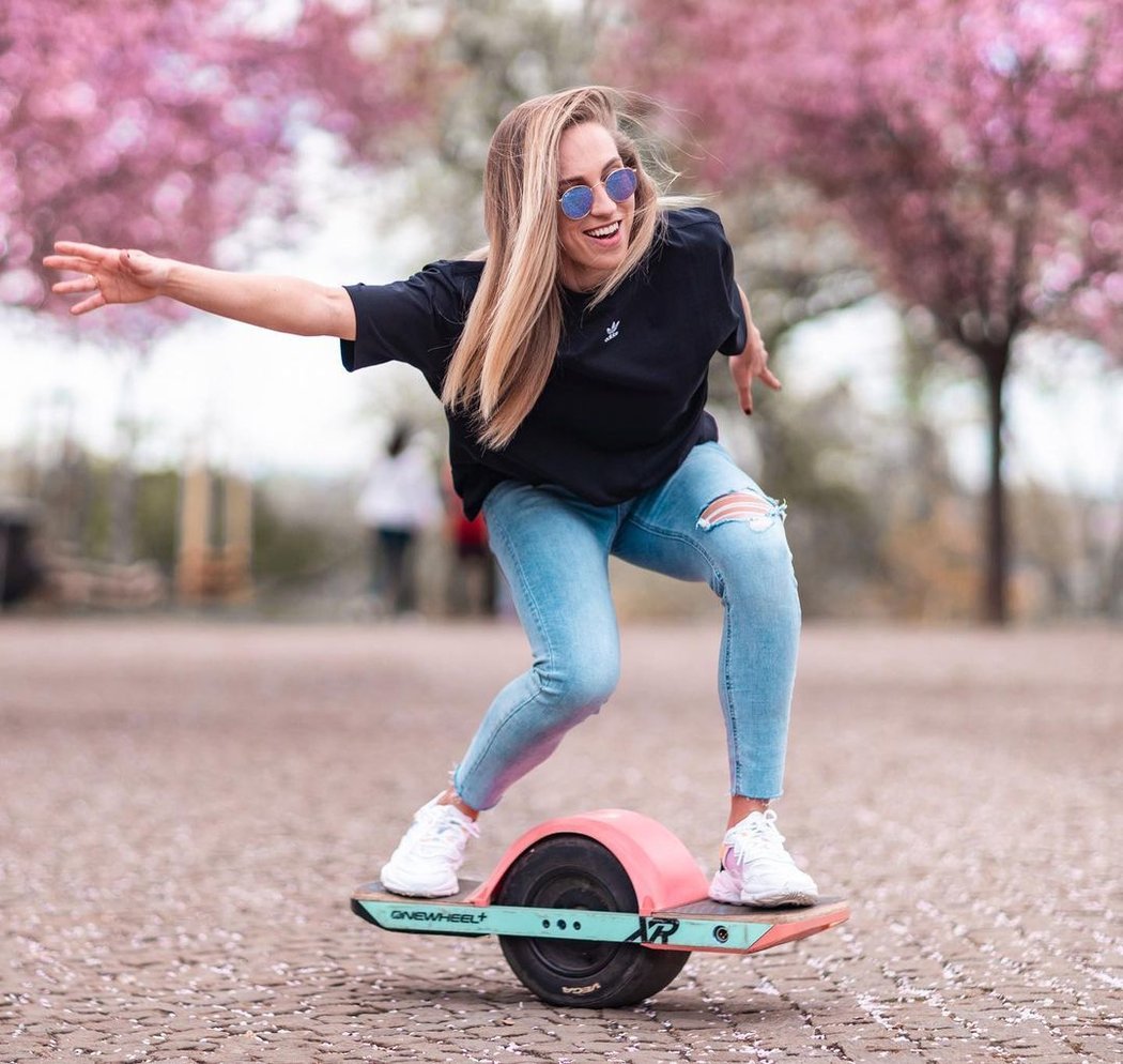 Barbora Votíková si vzala do Francie také onewheel