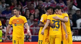 Barcelona smetla Atlético a jde na druhé místo. Almería poprvé vyhrála