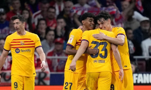 Barcelona smetla Atlético a jde na druhé místo. Almería poprvé vyhrála