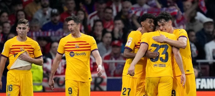 Barcelona smetla Atlético a jde na druhé místo. Almería poprvé vyhrála
