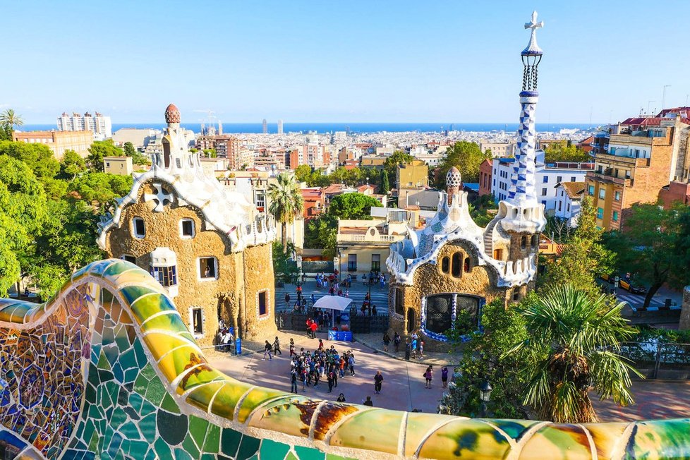 Z parku Guell je nádherný výhled na Barcelonu, s mořem v pozadí.