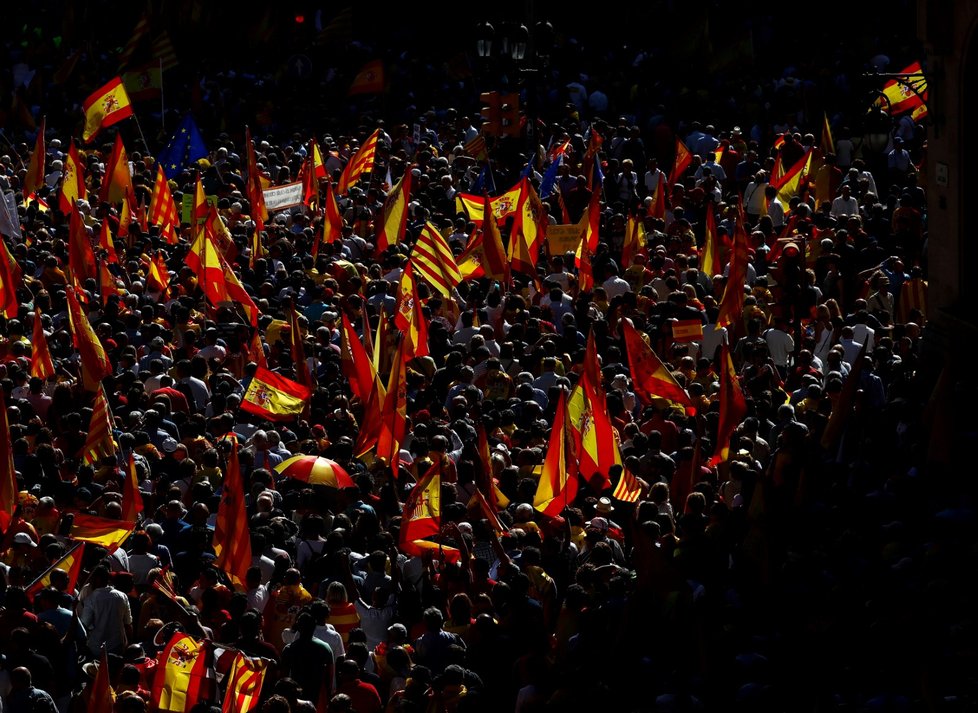 V Barceloně demonstrují tisíce odpůrců nezávislosti Katalánska.