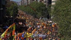 Mohutná demonstrace v Barceloně na podporu propuštění katalánských politiků (15. 4. 2018)