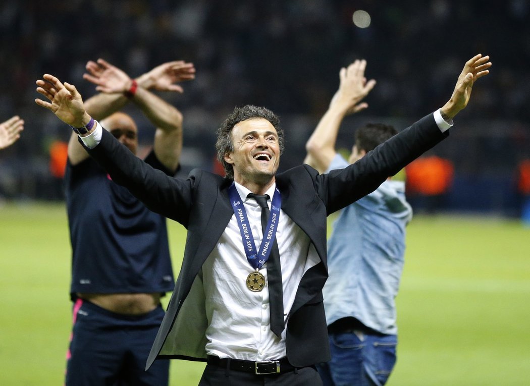 Trenér Luis Enrique dovedl Barceloně ve své první sezoně k treblu