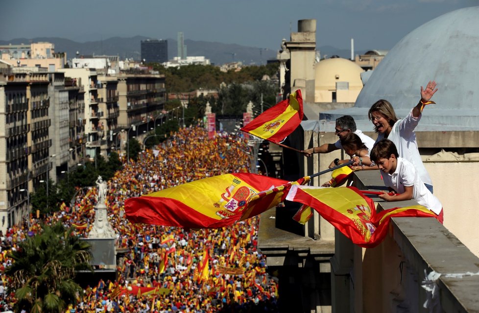 Protestní akce v Barceloně se podle organizátorů zúčastnilo 930 000 lidí, podle policie 350 000.