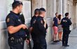 Policisté v barceloně mají hlídky
