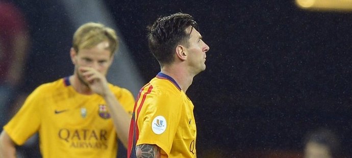 Fotbalisté Barcelony v čele s Lionelem Messim dostali od Bilbaa ve španělském Superpoháru výprask 0:4