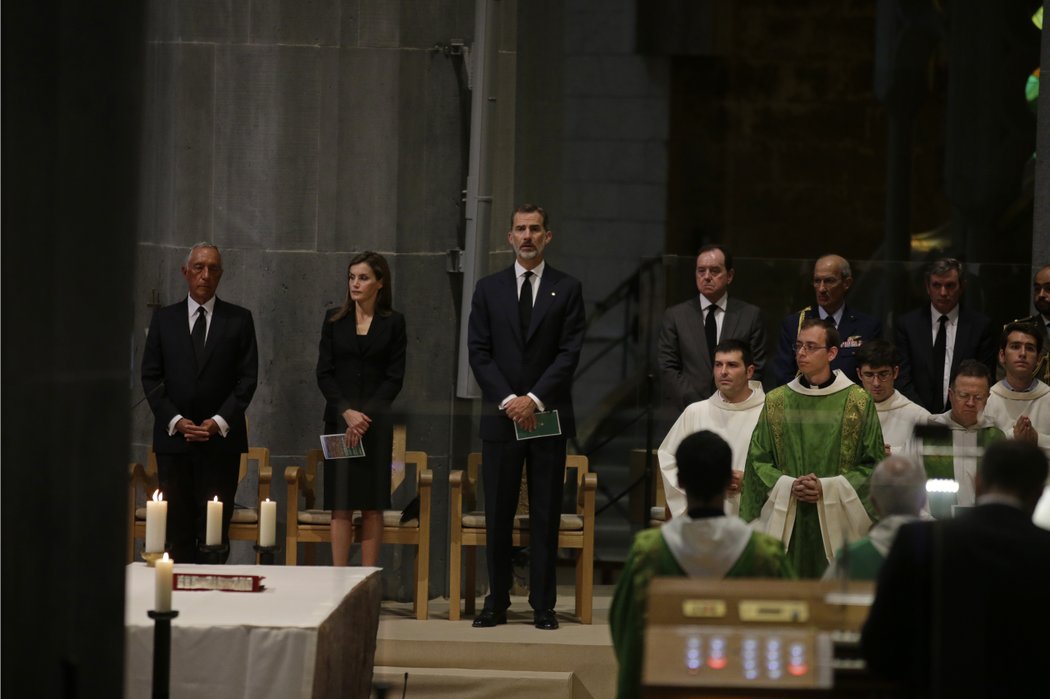 V barcelonské katedrále začala mše za oběti atentátů