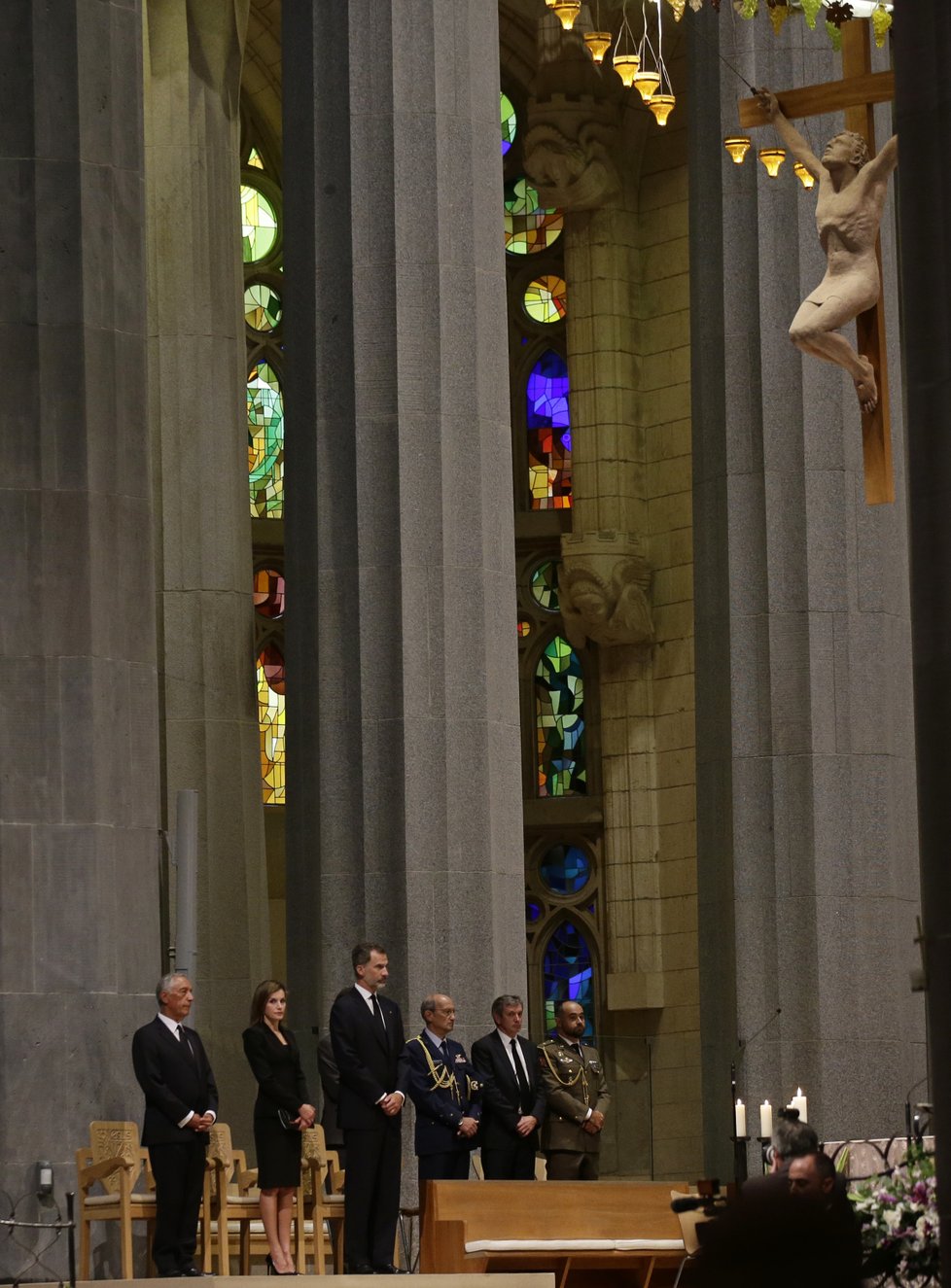 V barcelonské katedrále začala mše za oběti atentátů.