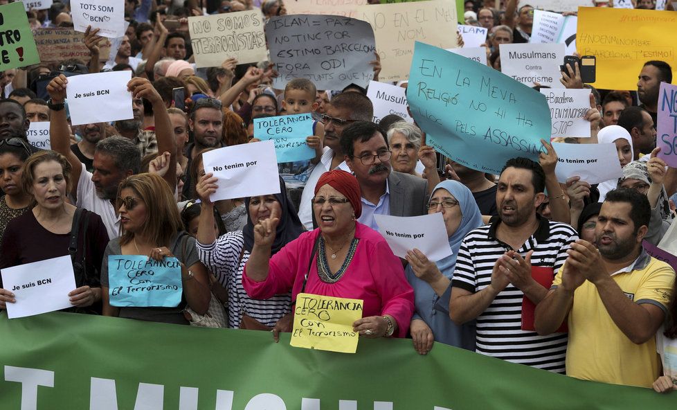 Muslimové se sešli v Barceloně a protestovali proti terorismu.