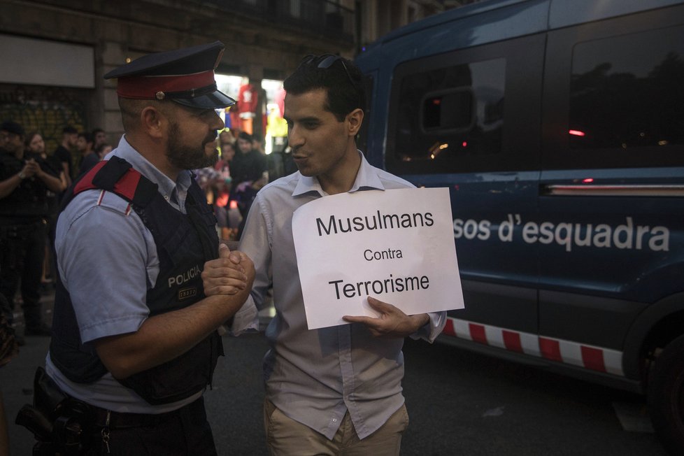 Muslimové se sešli v Barceloně a protestovali proti terorismu.