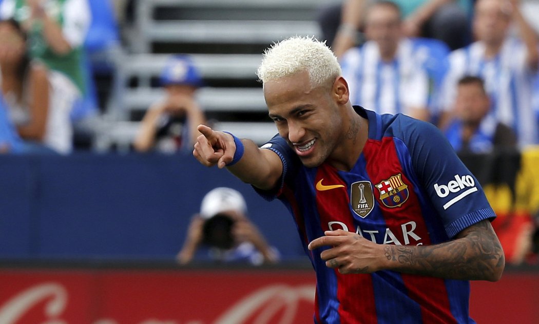 Útočník Barcelony Neymar slaví gól na půdě Leganésu