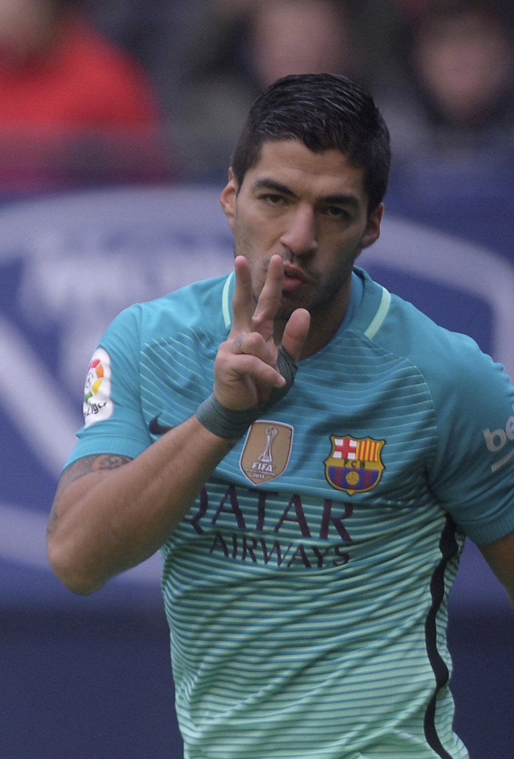 Útočník Barcelony Luis Suárez slaví gól proti Osasuně